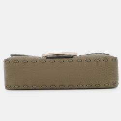 Pre Owned حقيبة كتف فندي باغيت سيليريا مزدوجة السلسلة جلد كاكي حجم ميني