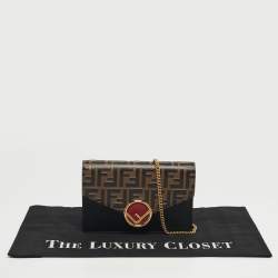 مملوكة مسبقًا محفظة بسلسلة فندي F هو فندي جلد بني/أسود وسط