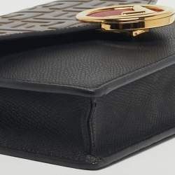 مملوكة مسبقًا محفظة بسلسلة فندي F هو فندي جلد بني/أسود وسط