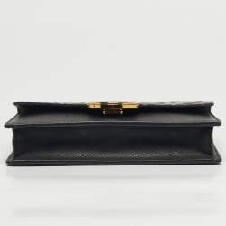 مملوكة مسبقًا محفظة بسلسلة فندي F هو فندي جلد بني/أسود وسط