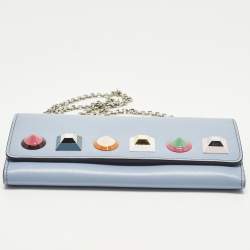 Pre Owned محفظة فندي بسلسلة جلد أزرق فاتح مرصعة بالمسامير