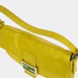 مملوكة مسبقًا حقيبة باغيت جلدية صفراء فندي