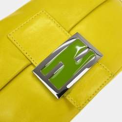 مملوكة مسبقًا حقيبة باغيت جلدية صفراء فندي