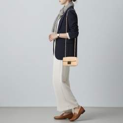 مملوكة مسبقًا حقيبة كتف فندي بي باغيت ميني جلد خوخي