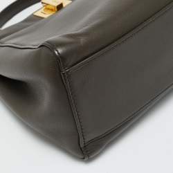 مملوكة مسبقًا Fendi Peekaboo Mini Dark Brown Leather Top Handle Bag