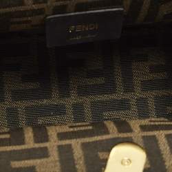 مملوكة مسبقًا حقيبة كلتش جلد أسود صغيرة فيندي فيرست