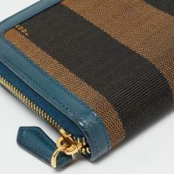 مملوكة مسبقًا Fendi Blue/Tobacco Pequin Canvas Zip Around Wallet