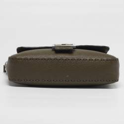 مملوكة مسبقًا حقيبة كتف فندي باغيت سيليريا جلد بني زيتوني