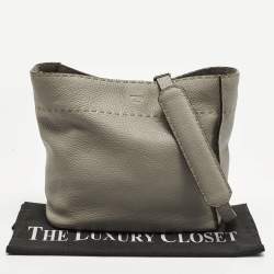 مملوكة مسبقًا حقيبة دلو فيندي جلد سيليريا رمادي آنا