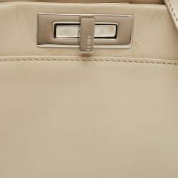 مملوكة مسبقًا حقيبة يد علوية فندي بيكابو متوسطة جلد كريمي