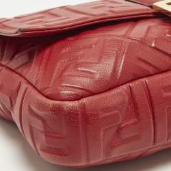 Pre Owned حقيبة كتف فندي باغيت كبيرة حمراء زوكا بنقشة جلد منقوش