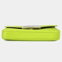 Pre Owned ```json
{"name": "Fendi Baguette Phone Pouch Light Green/Brown Satin", "name_ar": "حقيبة هاتف با غيت فنندي ساتان أخضر فاتح/بني"}
```