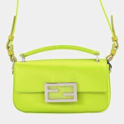 Pre Owned ```json
{"name": "Fendi Baguette Phone Pouch Light Green/Brown Satin", "name_ar": "حقيبة هاتف باغيت فنندي ساتان أخضر فاتح/بني"}
```