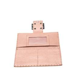 مملوكة مسبقًا محفظة فندي سيليريا جلد ميتالك ذهبية وردية