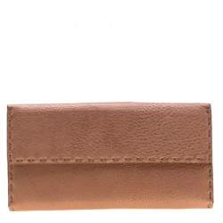 مملوكة مسبقًا محفظة فندي سيليريا جلد ميتالك ذهبية وردية