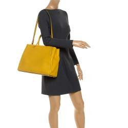Pre Owned Fendi Yellow Leather Medium 2jours Tote