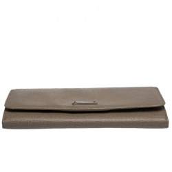 Pre Owned Fendi Beige Leather Flap Continental Wallet