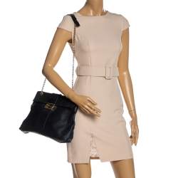 مملوكة مسبقًا حقيبة كتف فندي ماكسي باغويت جلد سوداء بقلاب