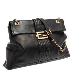 مملوكة مسبقًا حقيبة كتف فندي ماكسي باغويت جلد سوداء بقلاب