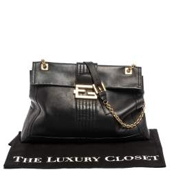 مملوكة مسبقًا حقيبة كتف فندي ماكسي باغويت جلد سوداء بقلاب