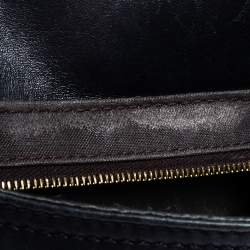 مملوكة مسبقًا حقيبة كتف فندي ماكسي باغويت جلد سوداء بقلاب