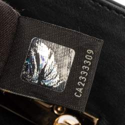 مملوكة مسبقًا حقيبة كتف فندي ماكسي باغويت جلد سوداء بقلاب