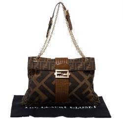 Pre Owned حقيبة كتف فندي ماكسي باغيت جلد سوداء بقلاب