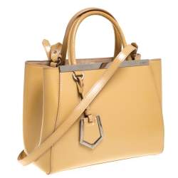 مملوكة مسبقًا حقيبة يد فندي 2جور صغيرة جلد لامعة صفراء 