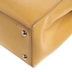 مملوكة مسبقًا حقيبة يد فندي 2جور صغيرة جلد لامعة صفراء 