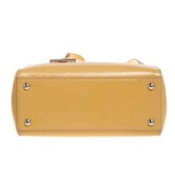 مملوكة مسبقًا حقيبة يد فندي 2جور صغيرة جلد لامعة صفراء 