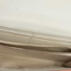 مملوكة مسبقًا Fendi Peach Leather Logo Flap Continental Wallet