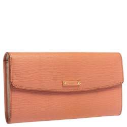 مملوكة مسبقًا Fendi Peach Leather Logo Flap Continental Wallet