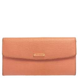 مملوكة مسبقًا Fendi Peach Leather Logo Flap Continental Wallet