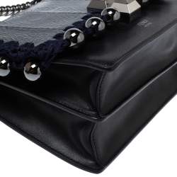 مملوكة مسبقًا حقيبة كروس فندي كان آي صغيرة خرز جلد و جلد ثعبان أسود و أزرق كحلي