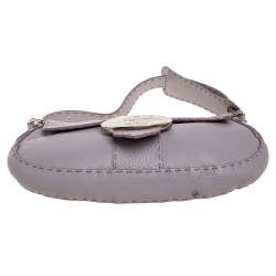 مملوكة مسبقًا حقيبة كتف فندي سيليريا جلد بنفسجي فاتح