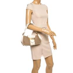 مملوكة مسبقًا Fendi Beige/White Zucca Canvas and Leather Vintage Flap Baguette Shoulder Bag