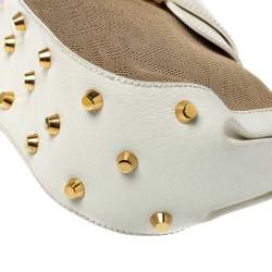 مملوكة مسبقًا Fendi Beige/White Zucca Canvas and Leather Vintage Flap Baguette Shoulder Bag
