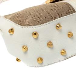 مملوكة مسبقًا Fendi Beige/White Zucca Canvas and Leather Vintage Flap Baguette Shoulder Bag