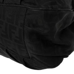 مملوكة مسبقًا حقيبة كتف فندي ميا كانفاس زوكا توباكو/أسود كبيرة