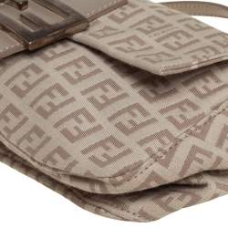 Pre Owned حقيبة كتف فندي باغويت قماش زوكينو سوداء