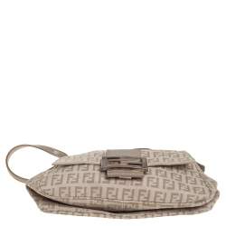 Pre Owned حقيبة كتف فندي باغويت قماش زوكينو سوداء