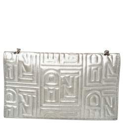 مملوكة مسبقًا Fendi Metallic Silver Logo Embossed Leather Wallet On Chain 