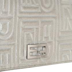مملوكة مسبقًا Fendi Metallic Silver Logo Embossed Leather Wallet On Chain 