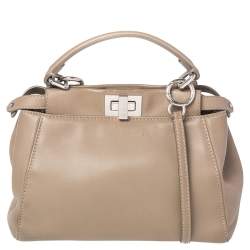 مملوكة مسبقًا حقيبة فندي بيكابو جلد بيج يد علوية صغيرة