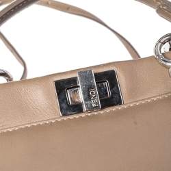مملوكة مسبقًا حقيبة فندي بيكابو جلد بيج يد علوية صغيرة