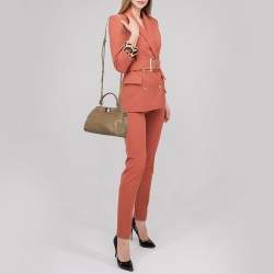 مملوكة مسبقًا حقيبة فندي بيكابو جلد بيج يد علوية صغيرة