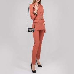 مملوكة مسبقًا حقيبة كتف فندي باغويت حافة فرو وجلد أسود مزين بوغي صغيرة جداً