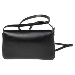 مملوكة مسبقًا حقيبة كتف فندي ب اغويت حافة فرو وجلد أسود مزين بوغي صغيرة جداً