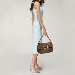 مملوكة مسبقًا حقيبة كتف فندي ميا جلد لامع وكانفاس توباكو زوكا بقلاب