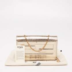 Pre Owned محفظة فندي تيوب أون جلد ذهبي لامع بسلسلة